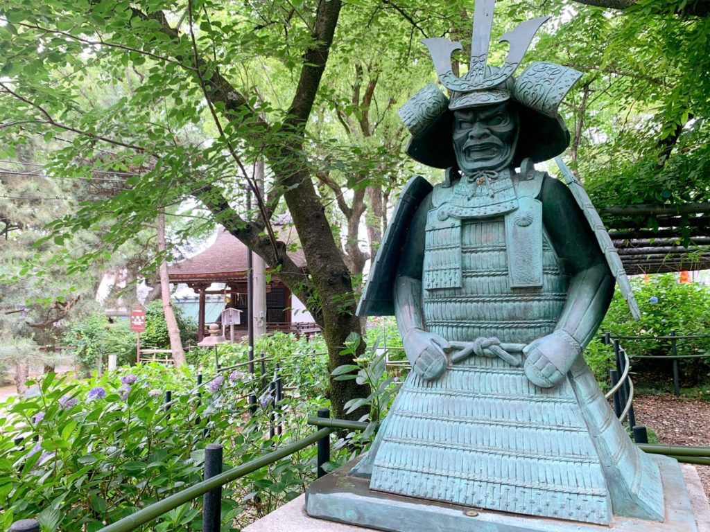 藤森神社　神鎧像